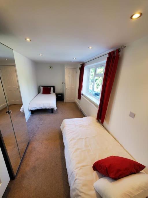 Central Windsor 2 Bedroom Flat With Free Parking Eksteriør bilde