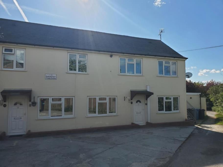 Central Windsor 2 Bedroom Flat With Free Parking Eksteriør bilde