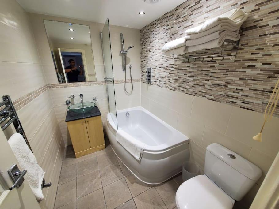 Central Windsor 2 Bedroom Flat With Free Parking Eksteriør bilde