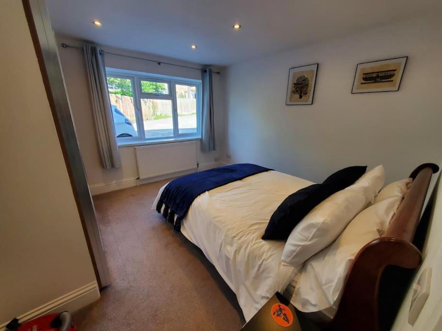 Central Windsor 2 Bedroom Flat With Free Parking Eksteriør bilde